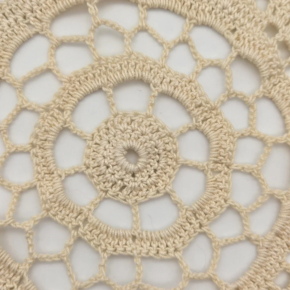 Vintage Beige‎ Crochet Doily Round Handmade Lace Pattern 15″ Table Dresser Decor